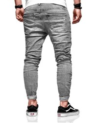 graue Jeans mit Destroyed-Effekten von behype