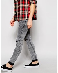 graue Jeans mit Destroyed-Effekten von Asos