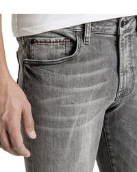 graue Jeans mit Destroyed-Effekten von Camp David