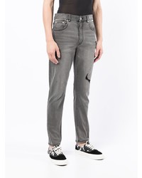 graue Jeans mit Destroyed-Effekten von FIVE CM