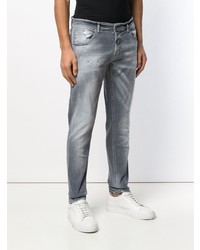 graue Jeans mit Destroyed-Effekten von Dondup