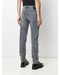 graue Jeans mit Destroyed-Effekten von Diesel