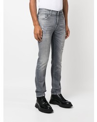 graue Jeans mit Destroyed-Effekten von 7 For All Mankind