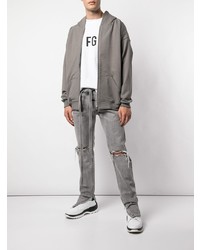 graue Jeans mit Destroyed-Effekten von Fear Of God