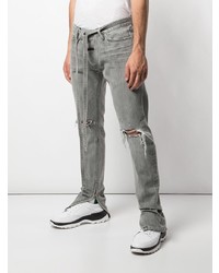 graue Jeans mit Destroyed-Effekten von Fear Of God