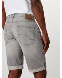 graue Jeansshorts mit Destroyed-Effekten von edc by Esprit