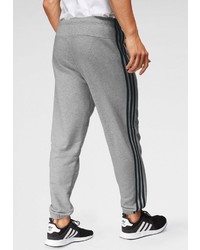 graue Jogginghose von adidas