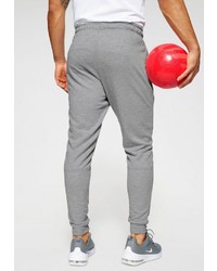 graue Jogginghose von Nike