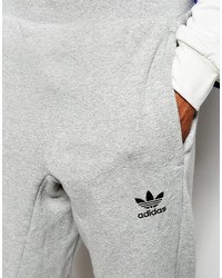 graue Jogginghose von adidas