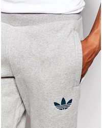 graue Jogginghose von adidas