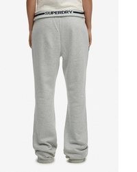 graue Jogginghose von Superdry