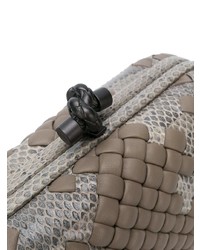 graue Leder Clutch mit Schlangenmuster von Bottega Veneta