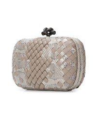 graue Leder Clutch mit Schlangenmuster von Bottega Veneta