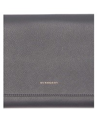 graue Leder Clutch von Burberry