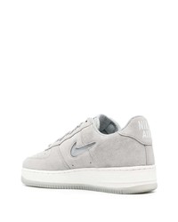 graue Leder niedrige Sneakers von Nike