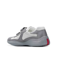 graue Leder niedrige Sneakers von Prada