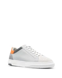 graue Leder niedrige Sneakers von Axel Arigato