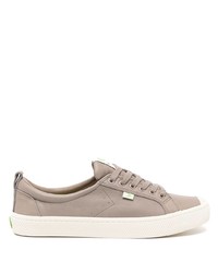 graue Leder niedrige Sneakers von Cariuma