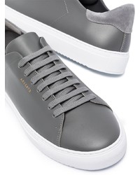 graue Leder niedrige Sneakers von Axel Arigato