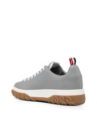 graue Leder niedrige Sneakers von Thom Browne