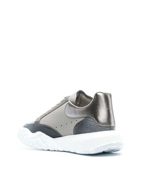 graue Leder niedrige Sneakers von Alexander McQueen