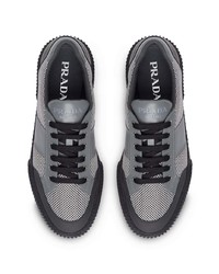 graue Leder niedrige Sneakers von Prada