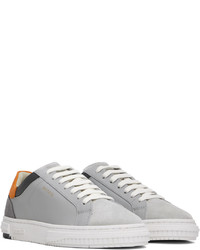 graue Leder niedrige Sneakers von Axel Arigato