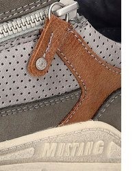 graue Leder niedrige Sneakers von Mustang Shoes
