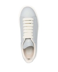 graue Leder niedrige Sneakers von Alexander McQueen