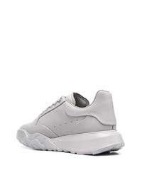 graue Leder niedrige Sneakers von Alexander McQueen