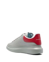 graue Leder niedrige Sneakers von Alexander McQueen