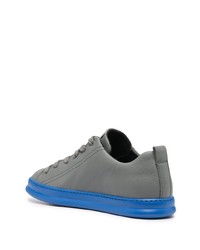 graue Leder niedrige Sneakers von Camper