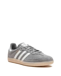 graue Leder niedrige Sneakers von adidas