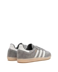 graue Leder niedrige Sneakers von adidas