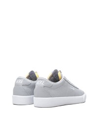 graue Leder niedrige Sneakers von Nike