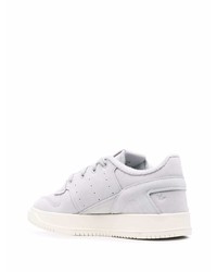 graue Leder niedrige Sneakers von adidas