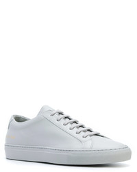 graue Leder Turnschuhe von Common Projects