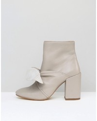 graue Lederstiefel von Asos