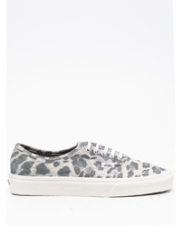 graue niedrige Sneakers mit Leopardenmuster