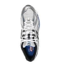 graue niedrige Sneakers von New Balance