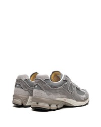 graue niedrige Sneakers von New Balance