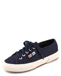 graue niedrige Sneakers von Superga