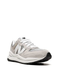 graue niedrige Sneakers von New Balance