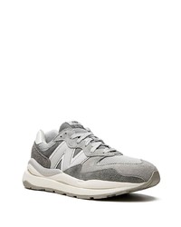 graue niedrige Sneakers von New Balance