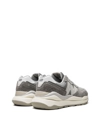 graue niedrige Sneakers von New Balance