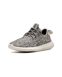 graue niedrige Sneakers von Yeezy