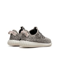 graue niedrige Sneakers von Yeezy