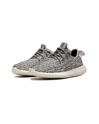 graue niedrige Sneakers von Yeezy