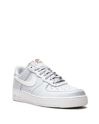 graue niedrige Sneakers von Nike