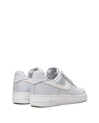 graue niedrige Sneakers von Nike